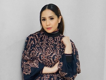 Nagita Slavina Kembali Bikin Heboh, Punya Kipas Tangan Mungil Setara Harga AC