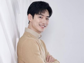 Lee Je Hoon Blak-Blakan Pengin Bisa Main Drama Romantis Bareng Shin Hye Sun
