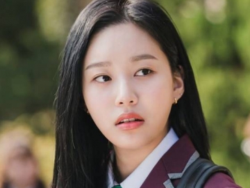 Park Yoo Na Tampilkan Aura Sempurna Kang Soo Jin di ‘True Beauty’