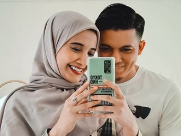 Langsung Trending, Momen Haru Irwansyah Sampai Nangis Usai Rasakan Tendangan Calon Bayinya