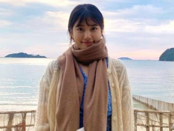 Jarang Terekspos, Aksi Suzy Nyanyi Sambil Main Gitar Bikin Hati Meleleh