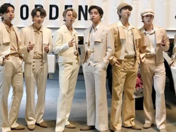 BTS Bawakan ‘Dynamite’ di Pesawat, Fans Makin Takjub