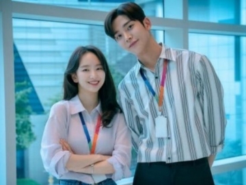 Rowoon-Won Jin Ah Ciuman Mesra di Tengah Jalan di Poster 'Sunbae, Don Don't Put on That Lipstick'