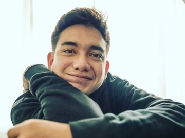 Adipati Dolken Buka-bukaan Akui Setuju Wajah Tampan Adalah Keuntungannya