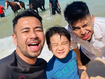 Tak Terlihat Akrab, Momen Manis Putra Raffi Ahmad dan Dimas Ahmad Disambut Kaget