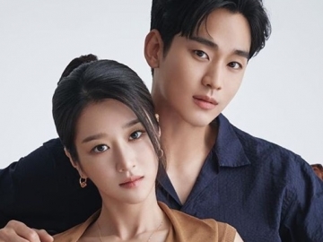 Kim Soo Hyun dan Seo Ye Ji Saling Tatap dan Tersenyum di AAA 2020