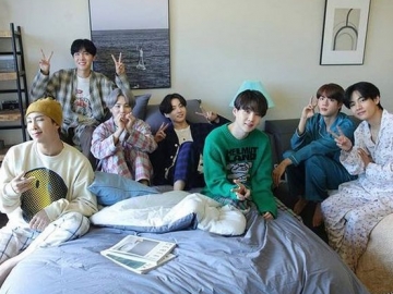  Suga Absen di Acara 'Disney Holiday Singalong', Begini Kreatifnya BTS Hadirkan Sang Member