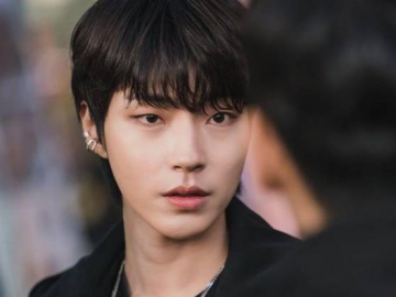 Tetap Ganteng Meski Pakai Masker, Visual Hwang In Yeop Bikin Fans Ambyar
