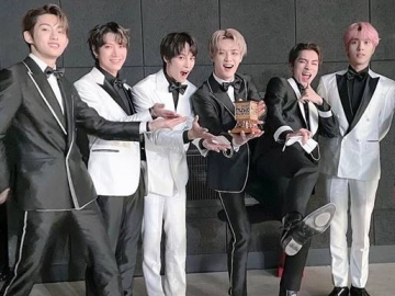 Potret Ini Bak Bukti Member WayV Hobi Simpan Indomie, Benarkah?