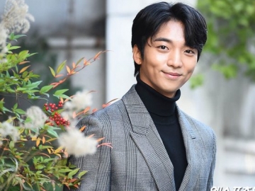 Hwang Hee Ungkap Pengalaman Akting Bareng Lee Dong Wook-Jo Bo Ah dan Ciuman dengan Kim Yong Ji