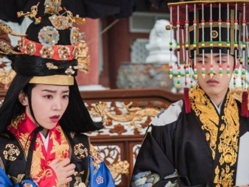 Shin Hye Sun dan Kim Jung Hyun Jalani 'Malam Pertama' yang Tak Biasa di 'Mr. Queen'