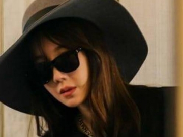 Lee Ji Ah Nampak Sedang Menyamar di ‘The Penthouse’