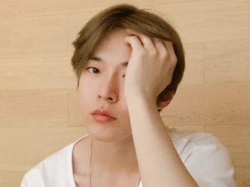 Reaksi Terkejut Doyoung Saat Fans Belasan Tahun Minta Dipanggil 'Noona' Gemas Banget