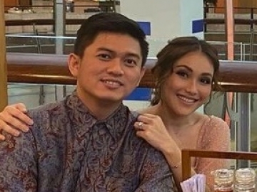 Pamer Bunga dari Adit Jayusman di Hari Ibu, Ayu Ting Ting Balas Lewat Ucapan Manis Ini