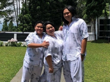 Dinyatakan Negatif Covid-19, Sinyorita Esperanza Pamer Foto Berpelukan dengan Suami dan Anak