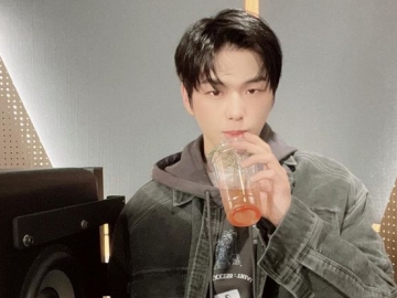 Pamer Kulit Putih Mulusnya, Kang Daniel Tampil Jadi Brand Ambassador Merk Kosmetik Mernel