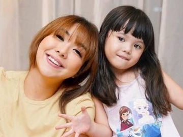 Bagikan Momen Manis Video Call di Tahun Baru dengan Gempi, Gisel Sampaikan Pesan Begini