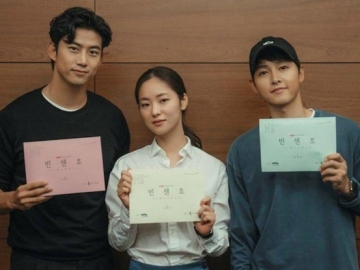 Song Joong Ki, Jeon Yeo Bin & Taecyeon 2PM Cs Hadiri Pembacaan Naskah Drama 'Vincenzo'