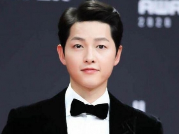 Beri Kehangatan Pada Staf Medis di Musim Dingin, Song Joong Ki Donasikan Rp 1,2 Miliar