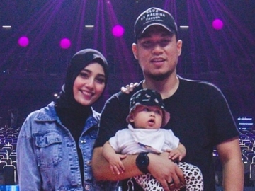 Pamer Foto Sidik Telapak Kaki Bayi, Rizal Armada Bagikan Kabar Bahagia Kelahiran Anak Kedua