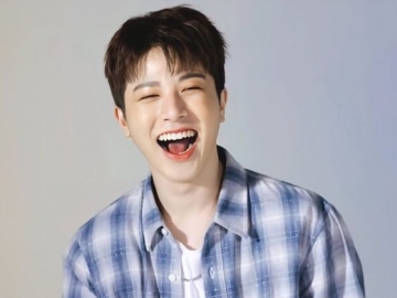 Lulus SMP, Potret Junghwan TREASURE di Buku Kenangan Sekolah Imut Banget!