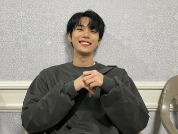 Beredar Potret Doyoung NCT Lakukan Syuting untuk Drama Debutnya 'The Curious Stalker'