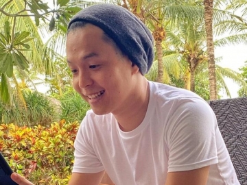 Awalnya Mendukung, Ernest Prakasa Kini Justru Kecewa Saat Tahu Raffi Ahmad Keluyuran Usai Divaksin