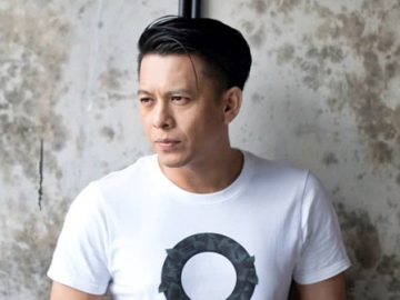 Penampilan Kasual Ariel NOAH Saat Suntik Vaksin Covid-19 Disorot, Hal Ini Bikin Salfok 