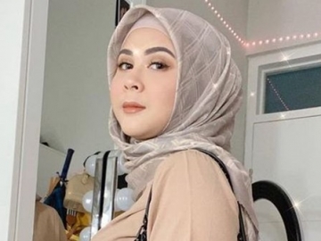 Penampilan Cantik dan Anggun Kesha Ratuliu Bagikan Momen Haru Pengajian Jelang Menikah