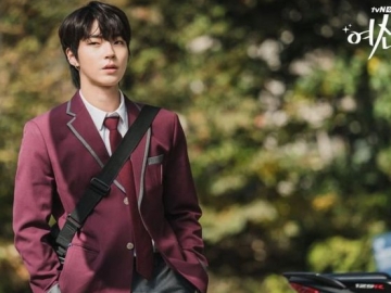 Terima Banyak Cinta dan Dukungan Berkat 'True Beauty', Hwang In Yeop Tulis Pesan Tulus untuk Fans