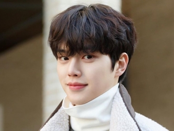 Transformasi Memukau Song Kang Berubah Jadi Balerino di 'Navillera'