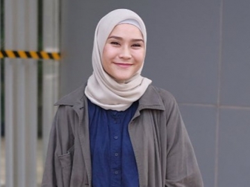 Hasil Dijepret Sang Putri, Foto Kece Zaskia Adya Mecca Main Sandboarding Bikin Banyak Mata Terkesima
