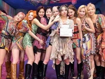 TWICE Dipuji Ramah dan Tidak Pernah Berubah Oleh Produser Golden Disc Awards