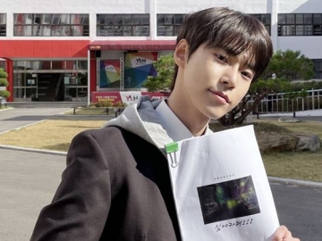 Tak Cuma Pemeran Utama, Suara Doyoung NCT Bikin Merinding di OST 'Cafe Midnight'