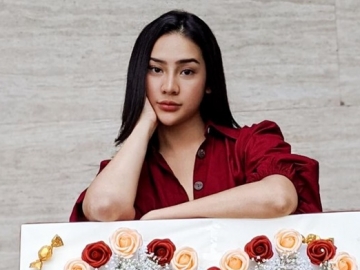 Anya Geraldine Bikin Heboh Gara-gara Pamer Foto Dipangku Pria Tampan, Ungkap Fakta di Baliknya