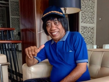 Viral Pria Diduga Pak Tarno Tampil Sederhana Jalan Kaki, Netter Kompak Minta Bantuan Rekan Artis