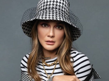 Aksi Luna Maya Pose di Aerial Hoop Bikin Melongo, Sederet Artis Papan Atas Sampai Ikut Takjub