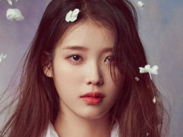 Rilis Teaser Foto 'LILAC', Netter Soroti Wajah IU