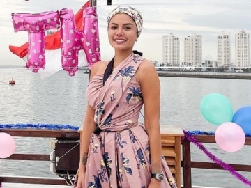 Nikita Mirzani Semringah Pamer Bunga Pemberian Pacar Baru, Bocoran Inisial Nama Bikin Heboh