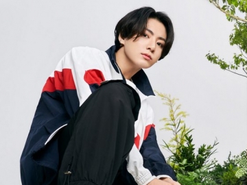 Hanya Modal Belajar dari Tutorial dari YouTube, Bakat Seni Melukis Jungkook Banjir Pujian