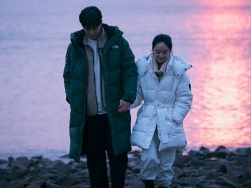 Usai Tatap Penuh Cinta, Won Jin Ah-Rowoon Tak Bisa Berhenti Ketawa di BTS 'She Would Never Know'