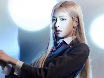 Rose BLACKPINK Akhirnya Resmi Debut Solo, Pakai 9 Outfit di MV 'On The Ground'!