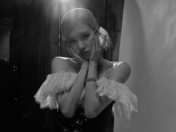 Single Debut Rose BLACKPINK 'On The Ground' Sukses Puncaki iTunes di 51 Negara