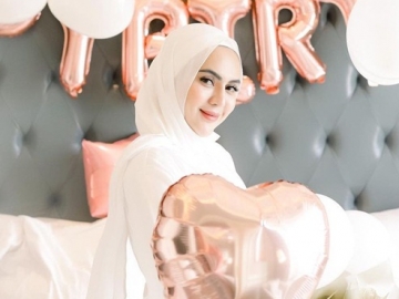 Mendadak Lepas Hijab, Anggita Sari Singgung Semua Orang Berhak untuk Dicintai