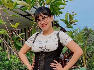 Dikritik, Vanessa Angel Jawab Begini Usai Dikira Padukan Hijab dengan Baju Seksi