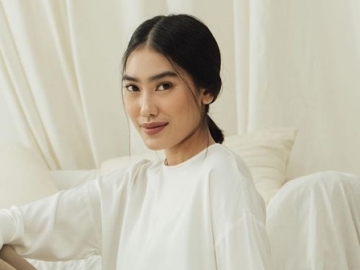 Intip Potret Cantik Alika Islamadina di Momen Lamaran, Senyum Semringah Hingga Kebaya Curi Perhatian