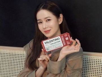 Kocak, Son Ye Jin Diejek Sahabat Artis Gara-gara Lakukan Photoshoot dengan Aksesori Bunga