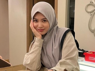 Ayana Moon Buka Suara Usai Dikira Pakai Sepatu di Area Masjid, Begini Penjelasannya