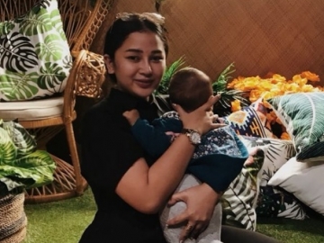 Manis Banget, Terungkap Cara Mutia Ayu Kenalkan Sosok Glenn Fredly di Hadapan Baby Gewa Setiap Hari