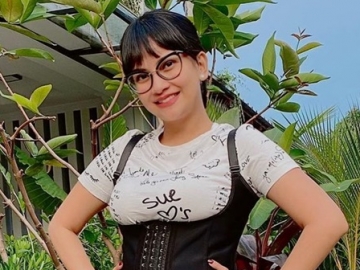 Vanessa Angel Jual Mukena Bermotif Hewan Diserbu Kritikan, Ustaz Riza Muhammad Bilang Begini